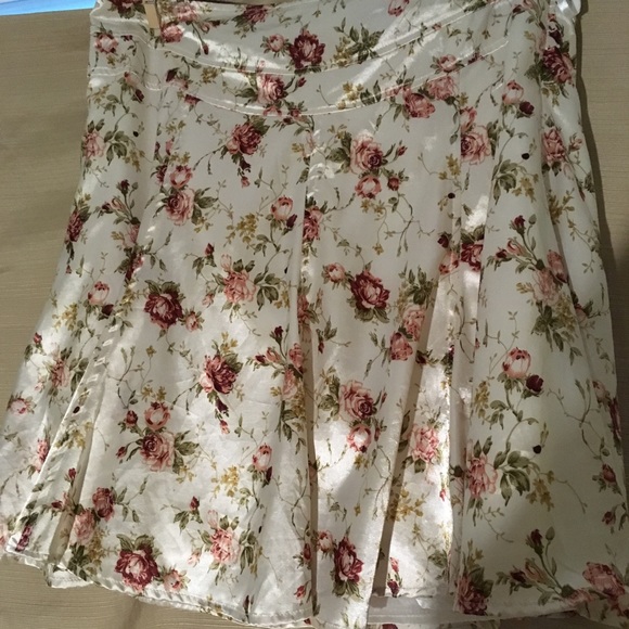 Romy-Flirty Shimmery Feminine & Hot - Picture 5 of 13